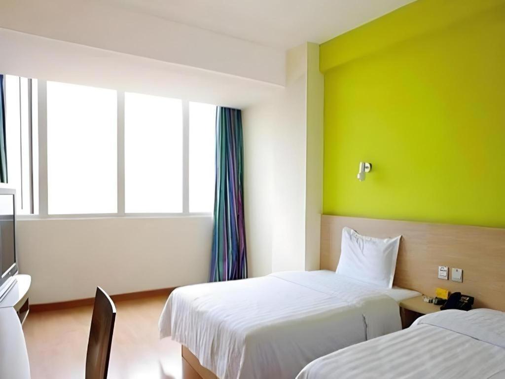 7 Days Inn Luzhou Commercial Pedestrian Street Center Buitenkant foto