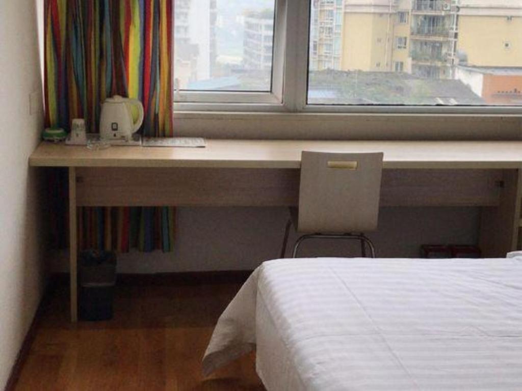 7 Days Inn Luzhou Commercial Pedestrian Street Center Buitenkant foto