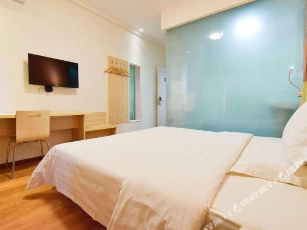 7 Days Inn Luzhou Commercial Pedestrian Street Center Buitenkant foto