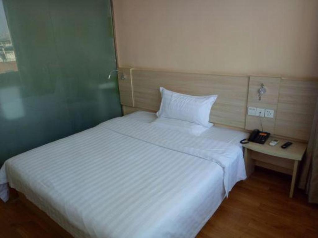 7 Days Inn Luzhou Commercial Pedestrian Street Center Buitenkant foto