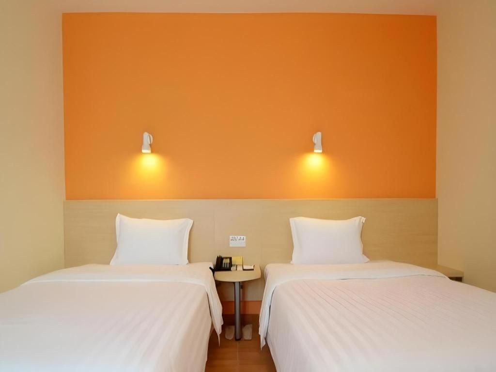 7 Days Inn Luzhou Commercial Pedestrian Street Center Buitenkant foto
