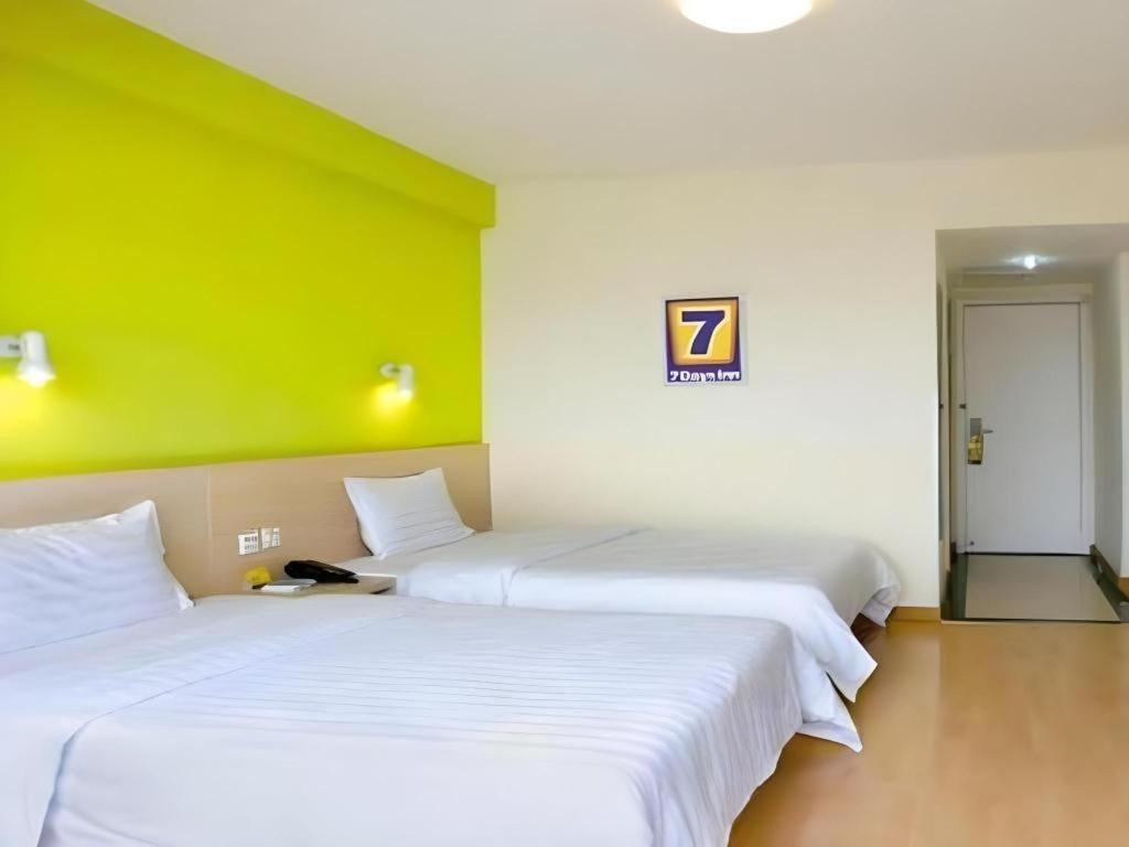 7 Days Inn Luzhou Commercial Pedestrian Street Center Buitenkant foto