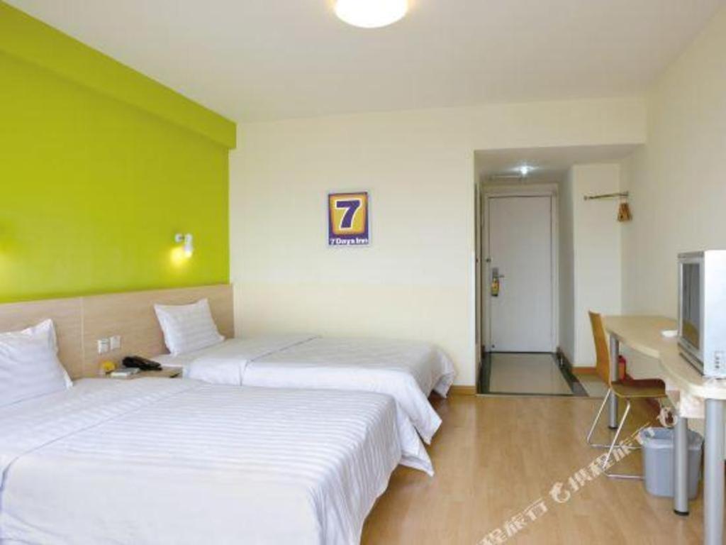 7 Days Inn Luzhou Commercial Pedestrian Street Center Buitenkant foto