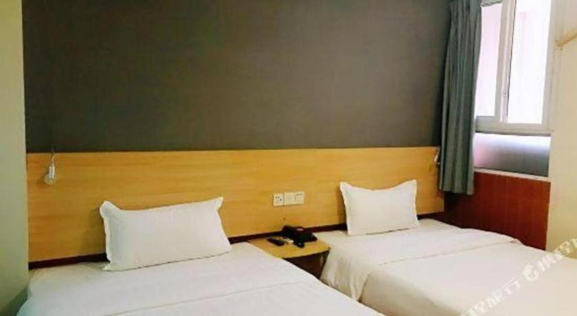 7 Days Inn Luzhou Commercial Pedestrian Street Center Buitenkant foto