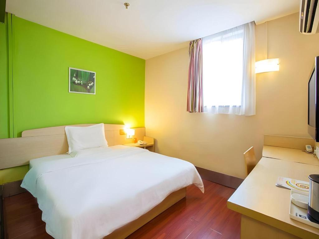 7 Days Inn Luzhou Commercial Pedestrian Street Center Buitenkant foto